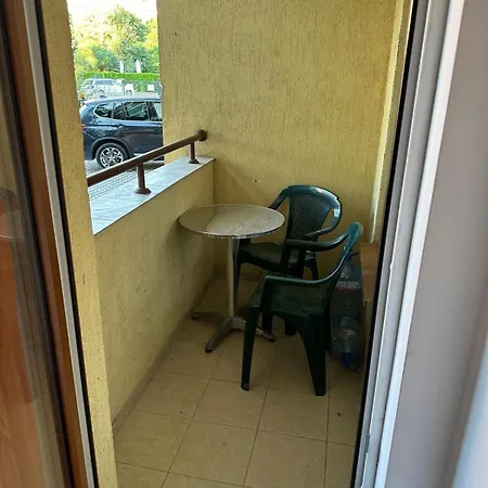 In Complex Anita B2 * סאני ביץ'