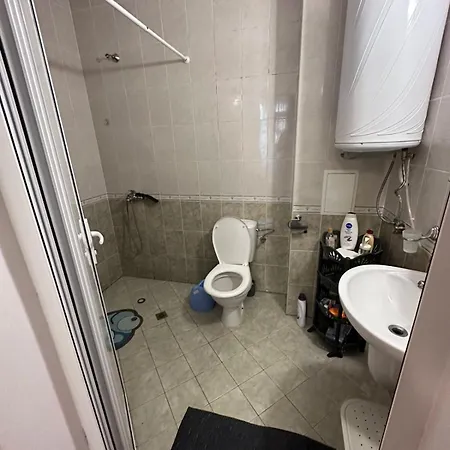 In Complex Anita B2 סאני ביץ'